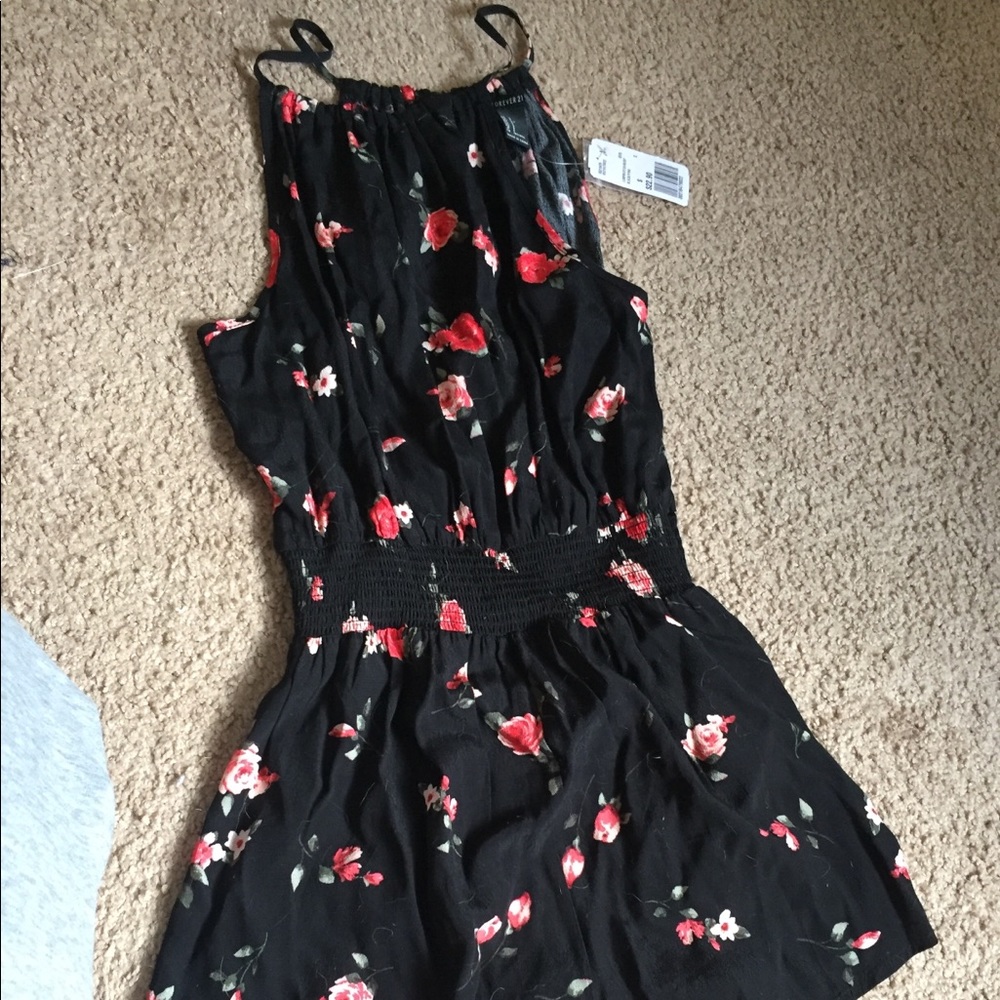 Black floral romper size small NWT
